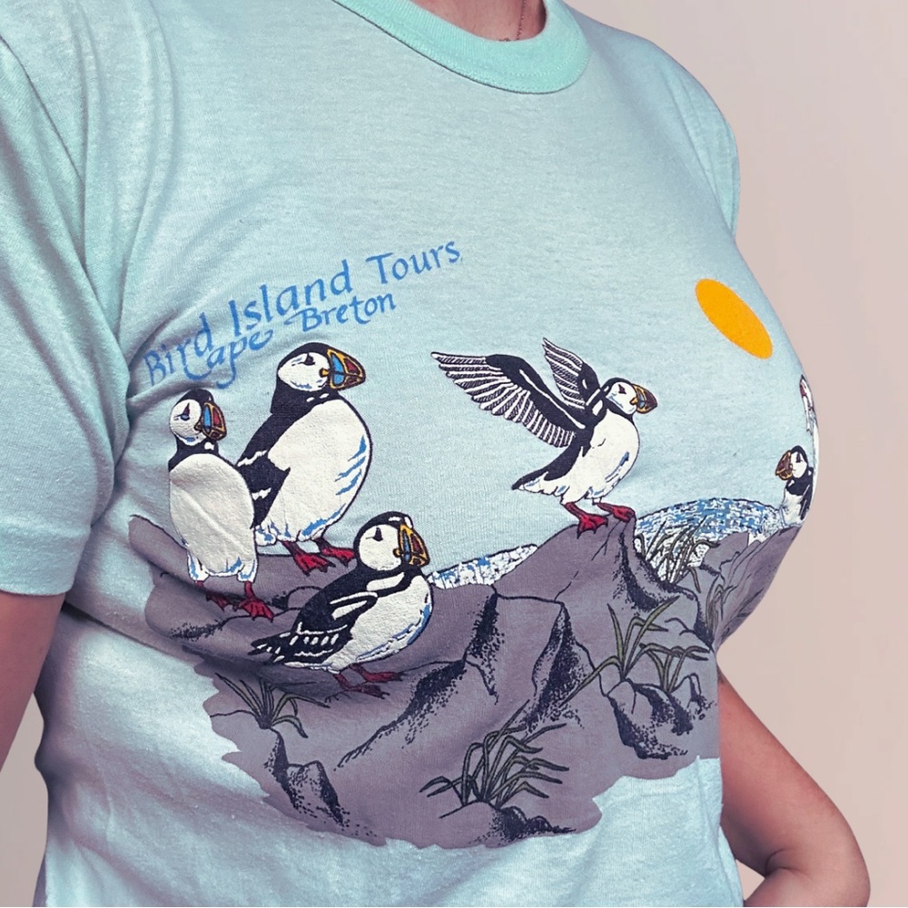 VINTAGE 90s Single Stitch Puffin Graphic Tee - Picture 2 of 5